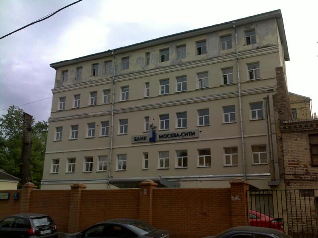 Утепление, декоративная отделка фасада, отделка первого этажа и цоколя керамогранитом здания финансового учреждения г. Москвы